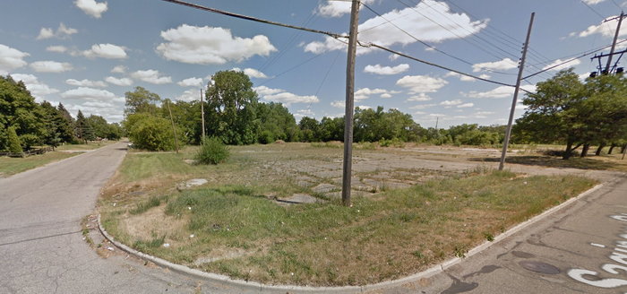 Wallis Drive-In - Wallis Supper Club - 5432 N Saginaw - 2011 Street View (newer photo)